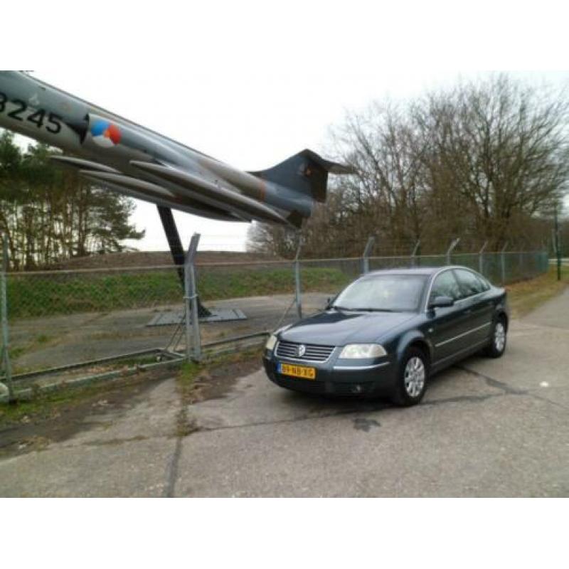 Volkswagen Passat 2.0 96KW 2003 Blauw Trekhaak Airco