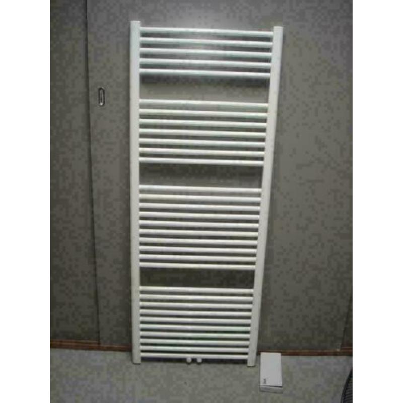 Design radiator 157 cm hoog x 60 cm breed in het wit met mid