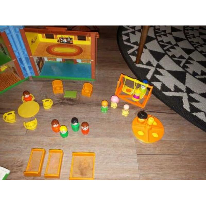 Vintage retro fisher price poppenhuis met extras