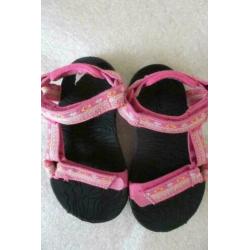 teva sandalen. mt 24-25