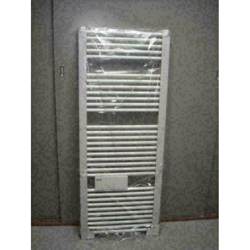 Design radiator 157 cm hoog x 60 cm breed in het wit met mid