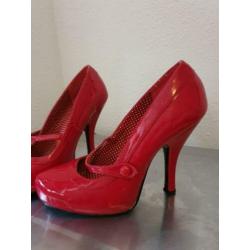 Prachtige lak rode pumps van Pin Up couture. Mt 39