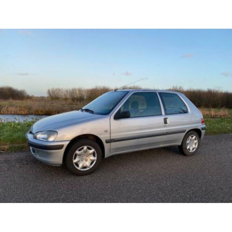 Peugeot 106 1.1 XR 3DR 2002 Grijs