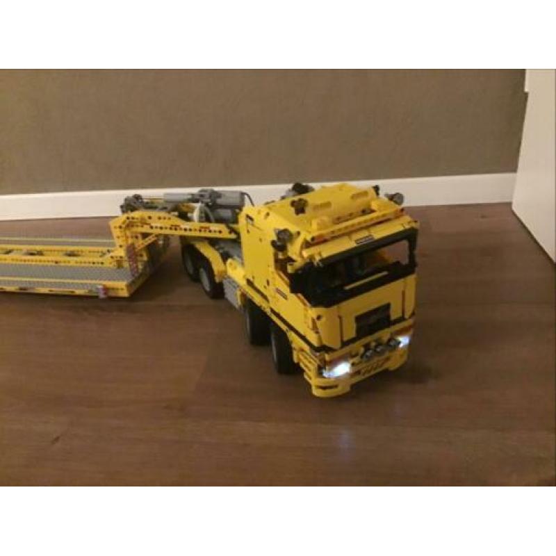 Lego technic oplegger met vrachtwagen moc