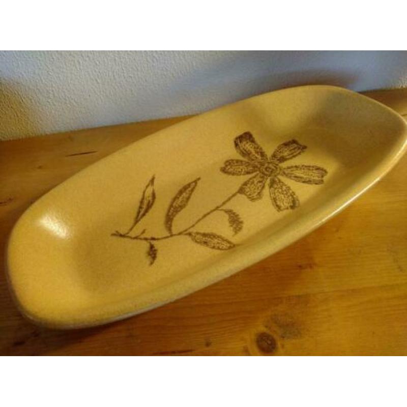 gave vintage schaal oker geel met bruine retro bloem