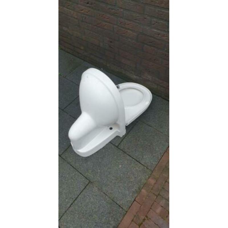 Wc-pot en wastafel fontein