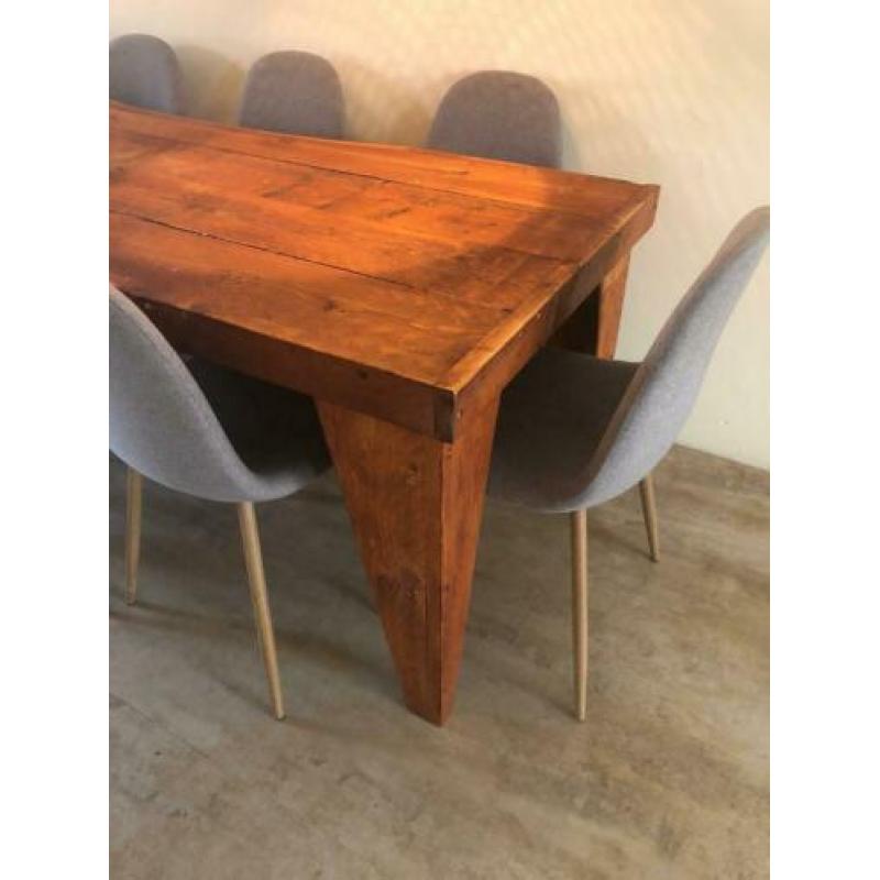 Handgemaakt houten eettafel