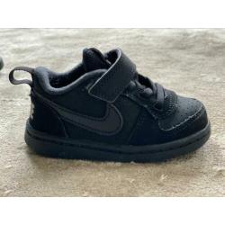 Nike sneakers kind, maat 21