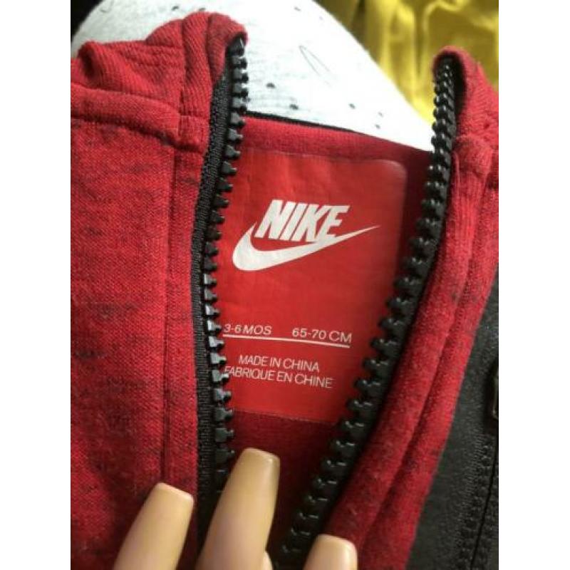 Nike tech fleece pak set vest broek jongens maat 68 rood