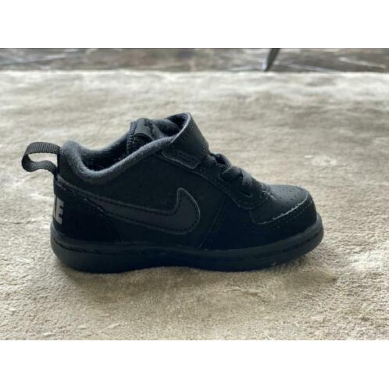 Nike sneakers kind, maat 21