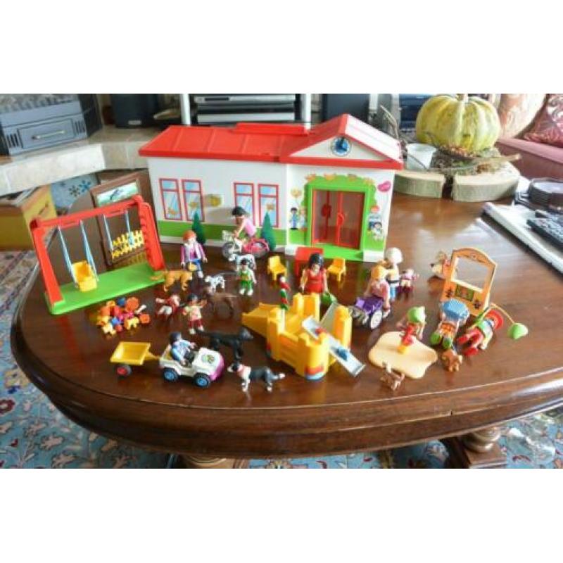 Playmobil Huis plus speeltuin met heel veel poppetjes