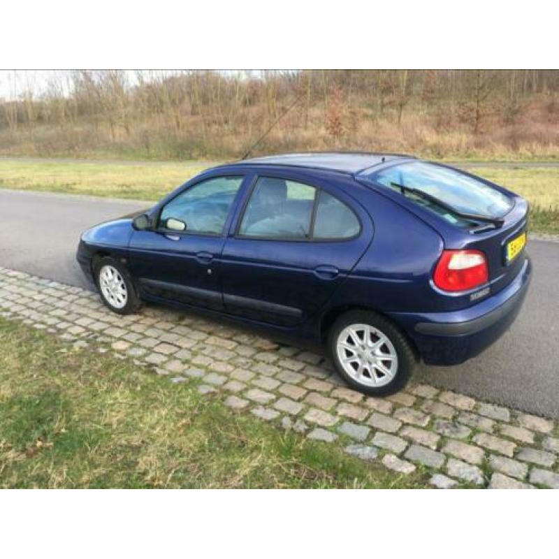 ? Renault Megane 1.4 16V Auth HB 2005 2002 Blauw