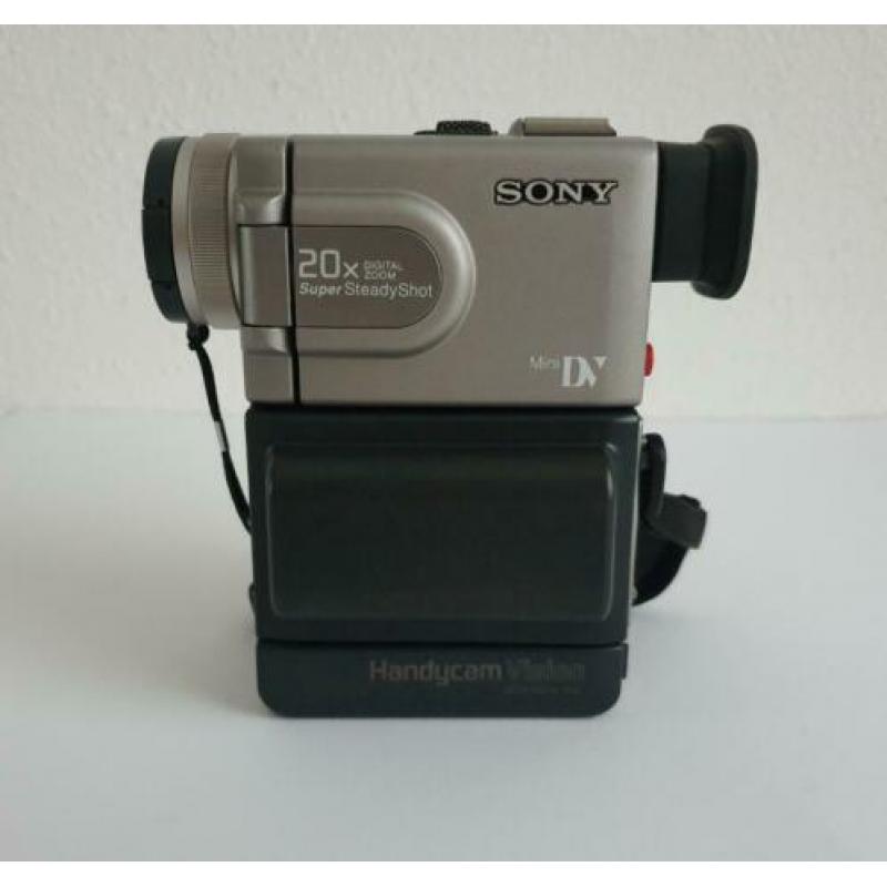 Sony DCR-PC7E Mini DV Digital Video Camera Recorder