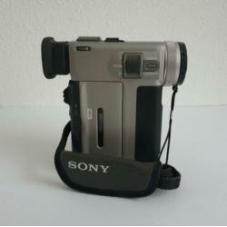 Sony DCR-PC7E Mini DV Digital Video Camera Recorder