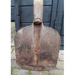 Antieke Schep met lange steel, 154 cm Breed: 22 cm