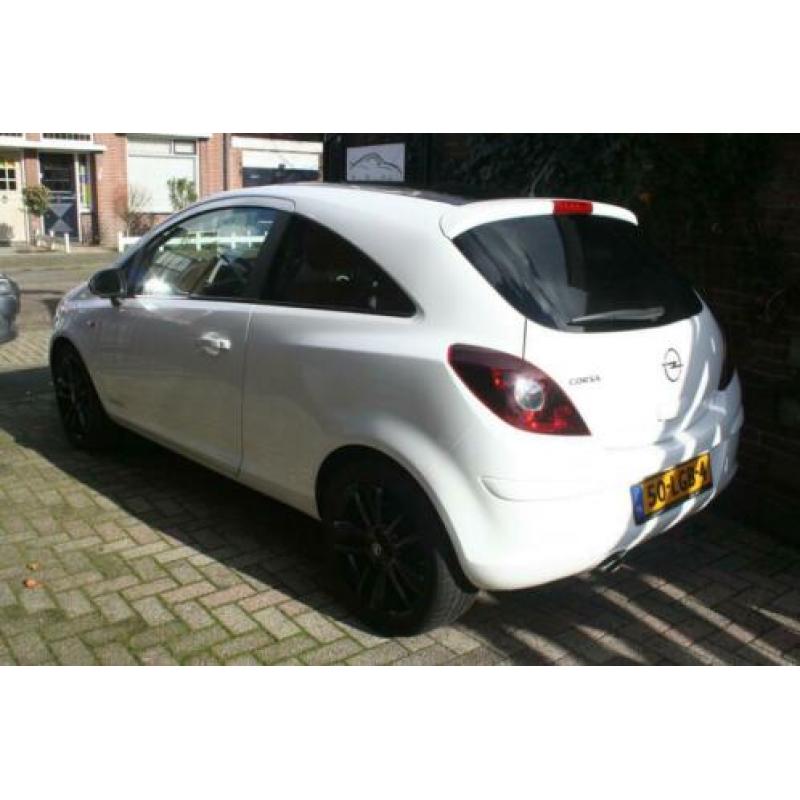 Opel Corsa 1.4-16V Color Edition