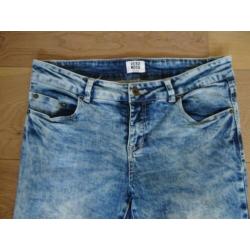 SUPERSALE !! VERO MODA maat W29, driekwart jeans broek.