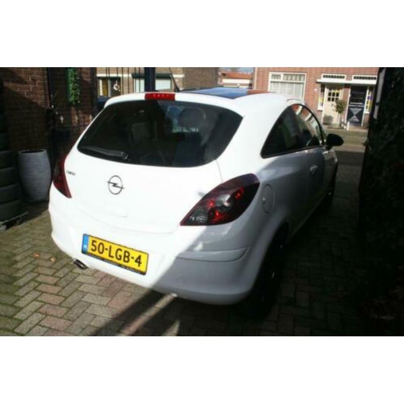 Opel Corsa 1.4-16V Color Edition