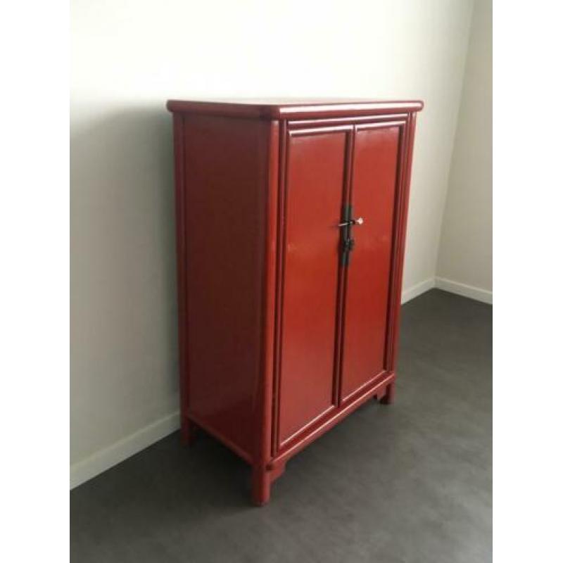 Antieke Chinese kast bordeaux-zwart