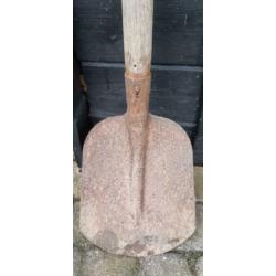 Antieke Schep met lange steel, 154 cm Breed: 22 cm