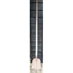 Antieke Schep met lange steel, 154 cm Breed: 22 cm