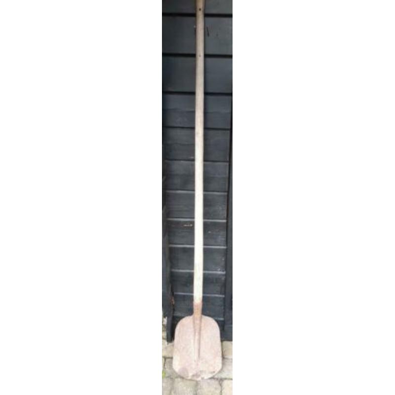 Antieke Schep met lange steel, 154 cm Breed: 22 cm