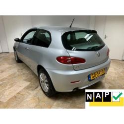 Alfa Romeo 147 1.6 T.Spark Veloce Lusso ZONDAG ' s open van