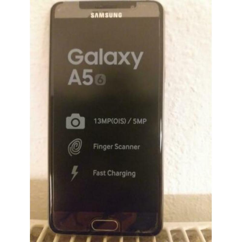 Z.g.a.n. Samsung A5 incl. doos Lader orginele oordopjes.