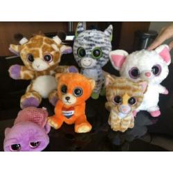 Tv Knuffels. De 15cm knuffels 6€, de 24cm knuffels 11€