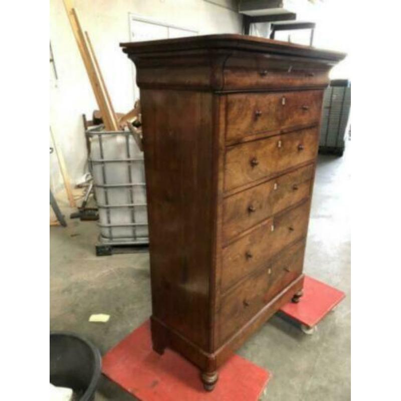 Nette biedermeier antieke kast. Zie de foto’s 154 cm hoog.