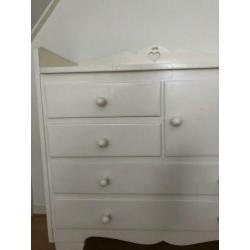 Mooie witte commode brocante