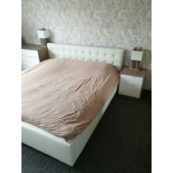 Neplederen bedframe wit 180x200 (binnenmaat)