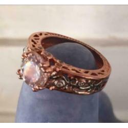 NIEUWE rosé kleurige ring met strass , maat 16,5 of 52