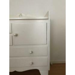 Mooie witte commode brocante