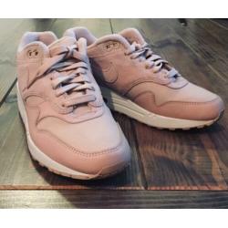 Z.G.A.N. Maat: 37,5 Nike Air Max dames kleur: Beige/oud roze