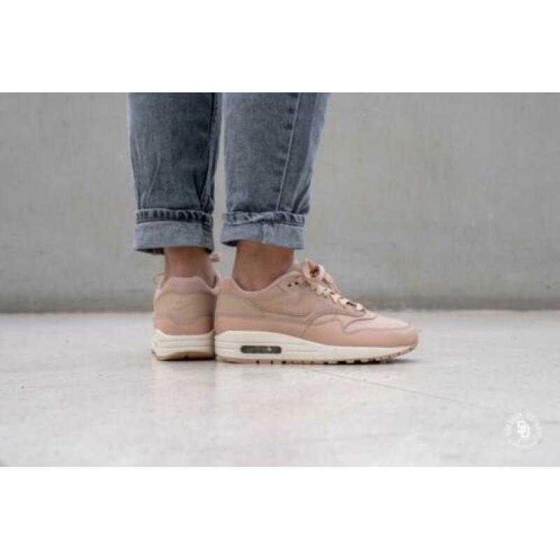 Z.G.A.N. Maat: 37,5 Nike Air Max dames kleur: Beige/oud roze