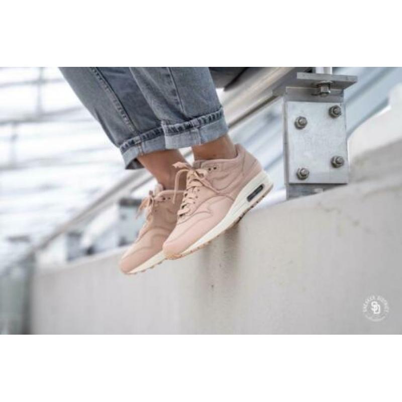 Z.G.A.N. Maat: 37,5 Nike Air Max dames kleur: Beige/oud roze