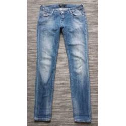 Dames stretch jeans maat 27/32.