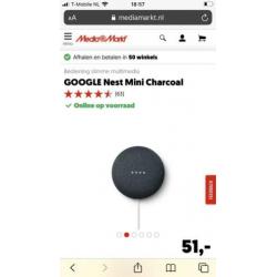 Nest mini smart plug en 2 led lampen gekleurd