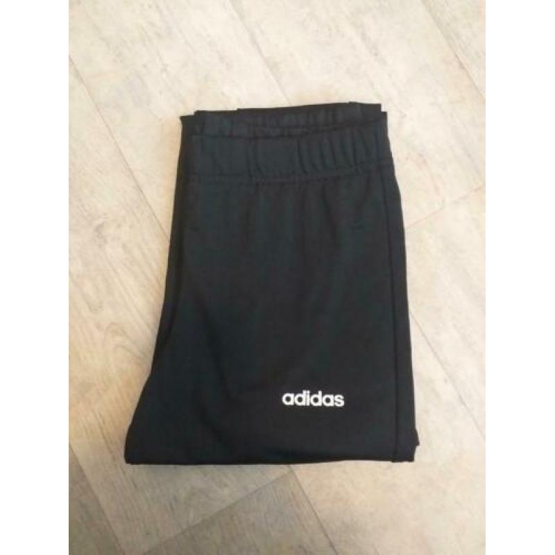 Adidas sportbroek splinternieuw 146/152