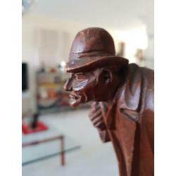 mooi houten sculptuur van een gentleman