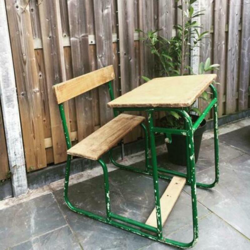 Stoere vintage schoolbank, kinderkamer, sober, stoer, retro