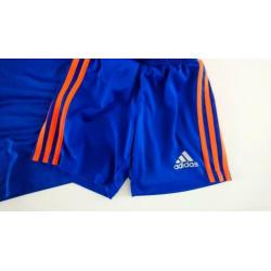 Set Adidas climalite maat 128