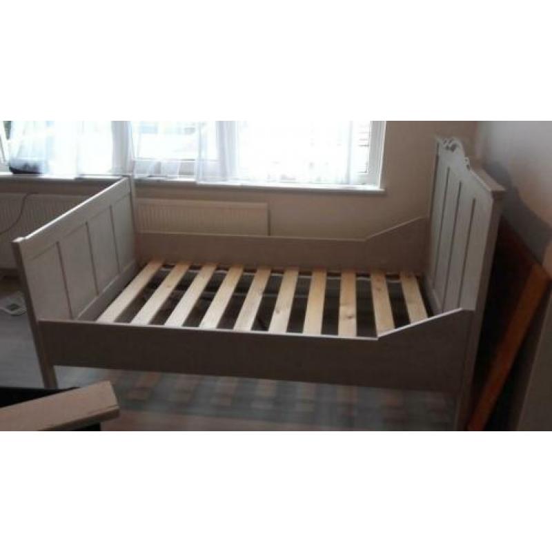 bed , twijfelaar 120 bij 190 cm