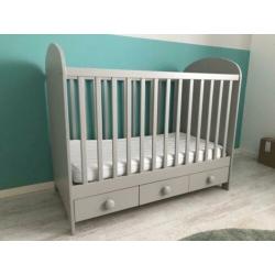 Ledikant babybed grijs IKEA Gonatt