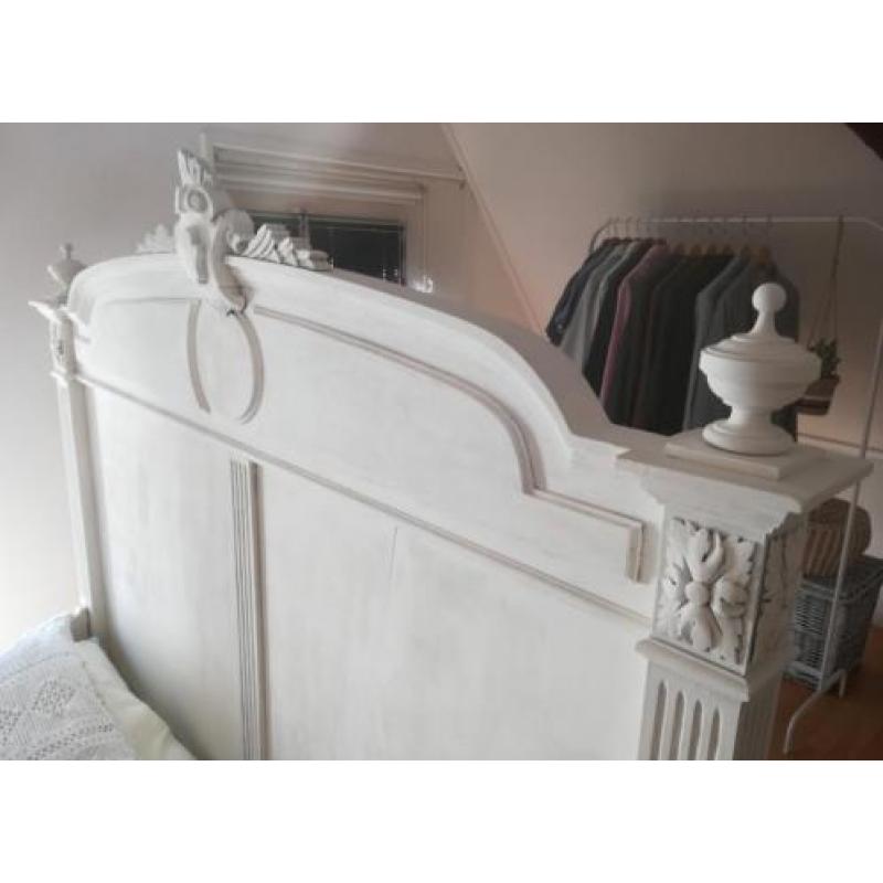 Antiek mahoniehouten bed met kuif