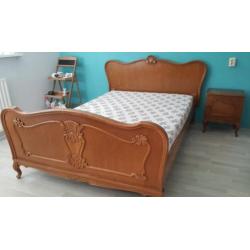 Antiek bed incl.matras, spiraalbodem en 2 nachtkastjes en e