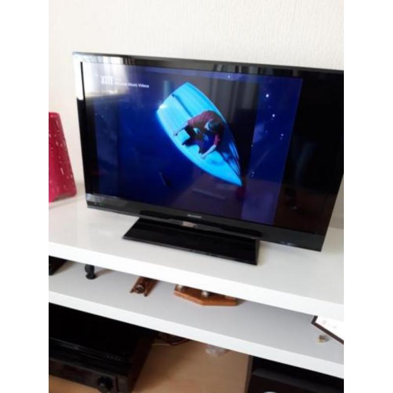 Sharp tv + afstandbediening.