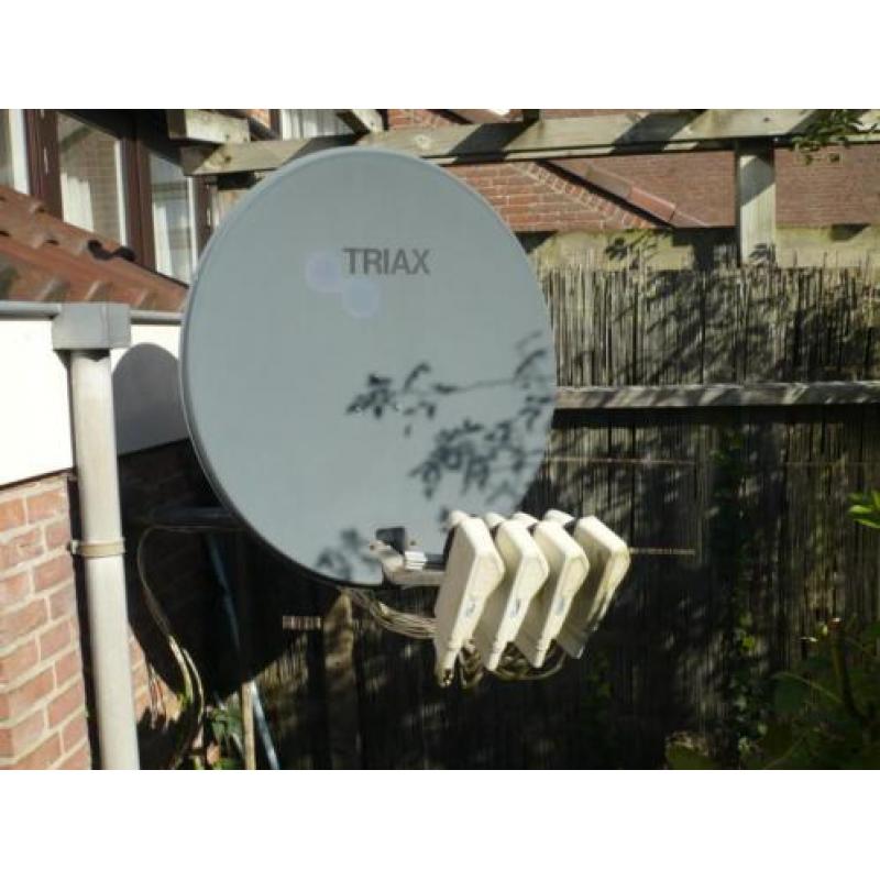 TRIAX 73cm Satelliet Schotel met 4 LNB's en 3 DiSEqC boxen.