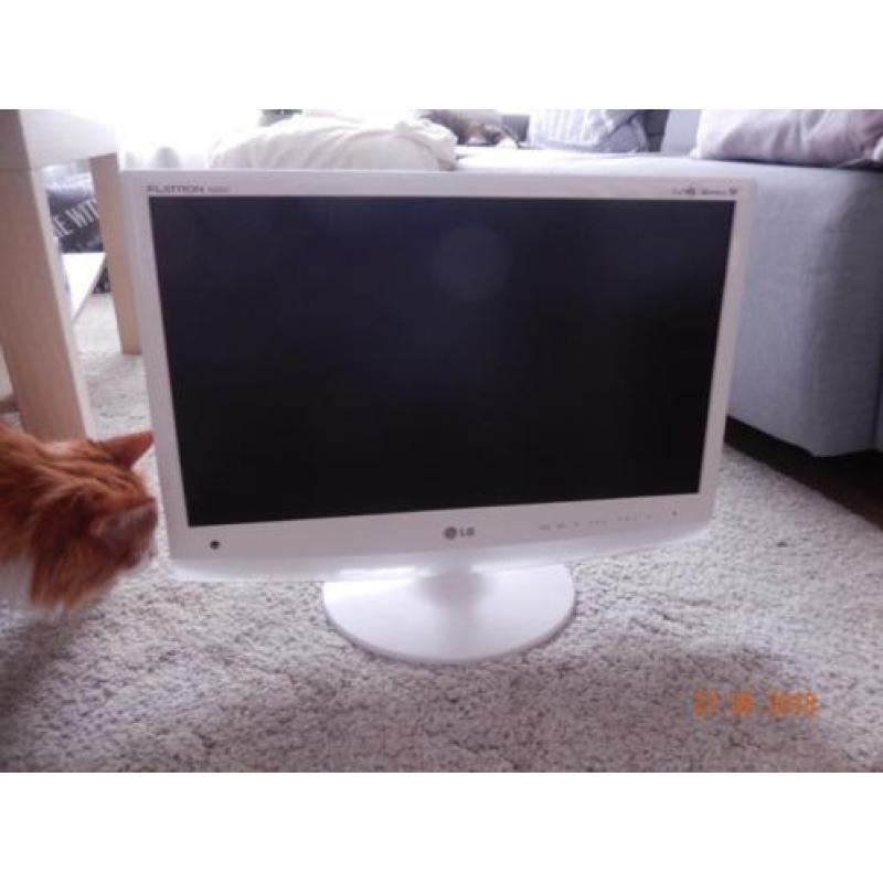 21,5 inch LG TV Wit + CI Digitenne Module